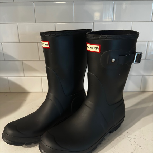 Hunter women’s Black Rain Boots - Picture 1 of 3